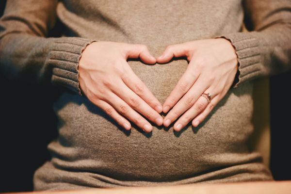 Explore-the-11-First-Pregnancy-Symptoms-A-Week-by-Week-Journey